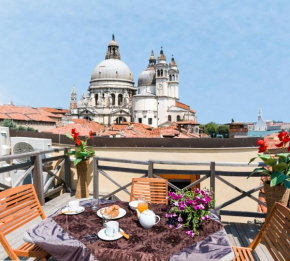 Отель Dorsoduro Charme Apartments  Венеция
